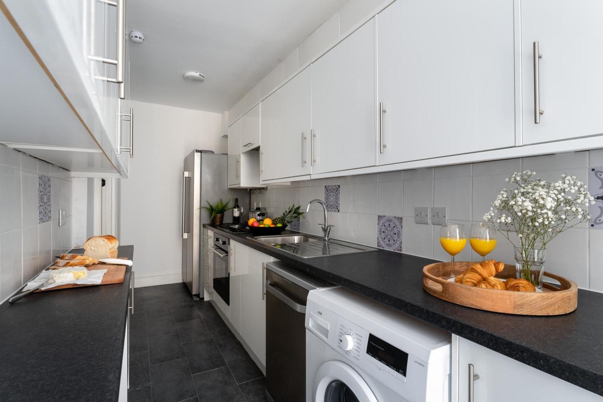 Near Beach, Torquay Heights Modern Apartments, Pet Friendly Номер фото